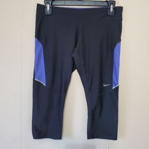 Nike dri-fit capri work out leggings Women'a size medium gray and purple